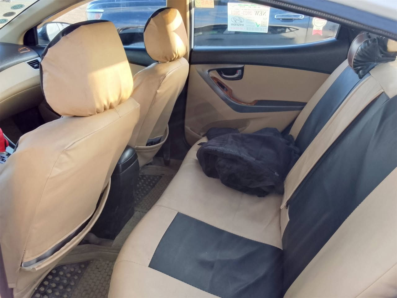 السلام عليكم اخوان
الانترا موديل 2012 السياره كفاله عامه وارد خليجي فوللل لاخير  كير ومحرك بلايلون حداديه خير من الله السياره أحله من الصور داخل صاج السعر 125 وبيه مجال حك جيتك  تدفئه  وتبريد.  للاستفسار.***********  🤍
