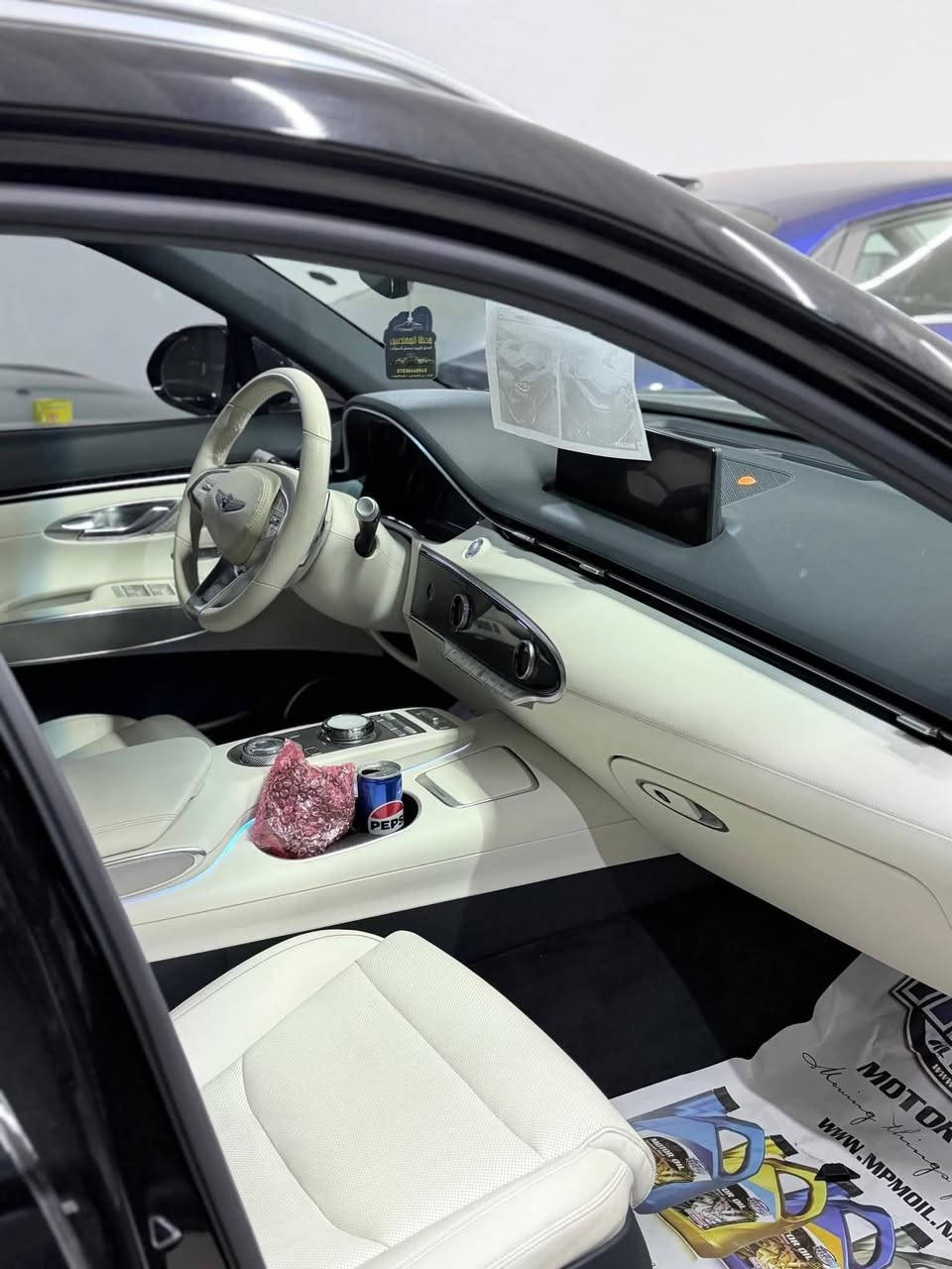 جينسز كهرباء بالكامل موديل 2024
سيارة SUV كهربائية بالكامل اقتصادية
دفع رباعي AWD دبل ماطور
تنطيك قوة حوالي 429 حصان و516 lb-ft عزم دوران
وفي Boost Mode توصل القوة حتى 483 حصان 
(زائد قوة مؤقتة عند التسارع)
الأداء
التسارع 0–100 كم/س تقريبًا 4.2–4.5 ثواني
أعلى سرعة حوالي 235 كم/س
سيارة سريعة وهادية بالكهرباء وتغلب منافسين كثيرين من فئة SUV الكهربائية
البطارية والمدى
سعة البطارية حوالي 77.4 ك.و.س
المدى الكهربائي الرسمي حوالي 450 كم للشحنة الكاملة حسب تقديرات EPA
شحن سريع من 10% إلى 80% بحوالي 18–20 دقيقة على شاحن سريع مناسب
بالاستخدام الفعلي ممكن تحصل على مدى أعلى داخل المدينة ومع قيادة معتدلة
الراحة والمساحة
مكان كافي لخمسة ركاب
تجهيزات داخلية فخمة
شاشة رقمية
نظام تكييف
مواد جلد
مميزات راحة متعددة تختلف حسب الفئة
مميزات إضافية
نظام V2L لتشغيل أجهزة كهربائية
نظام تعليق متقدم
نظام قيادة ذكي
قيادة هادئة بسبب الدفع الكهربائي

ال💎ــسعـر 🟥 :: رقم (1) تلـقـائـي 📮

رقم صاحب ســـيـارة ::***********
