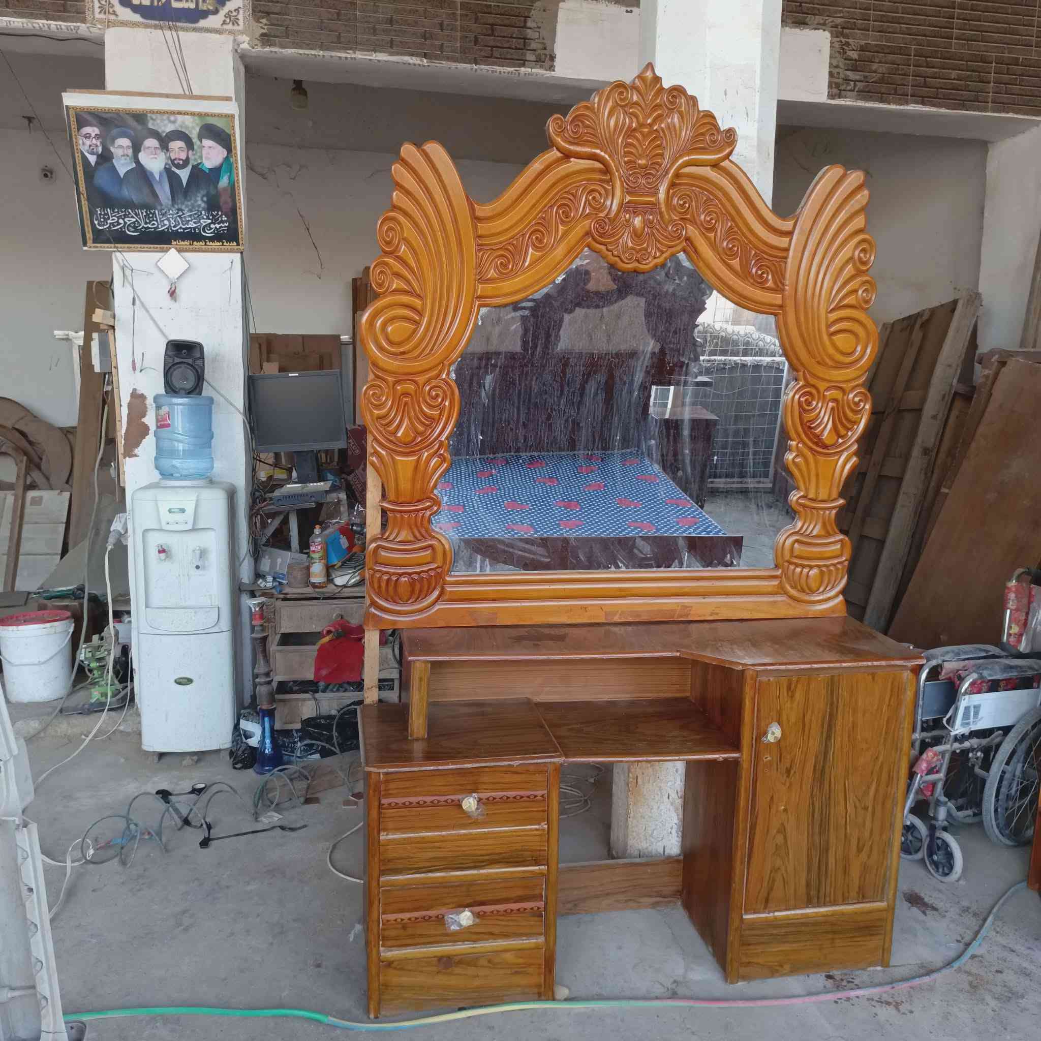 السلام عليكم 
غرفه نوم للبيع سعر 550 وبيهه مجال 
للاستفسار ***********
معرض ونجاره المتنبي 
الغرفه تستلم وياهه ضهر جديد غير مستخدم
