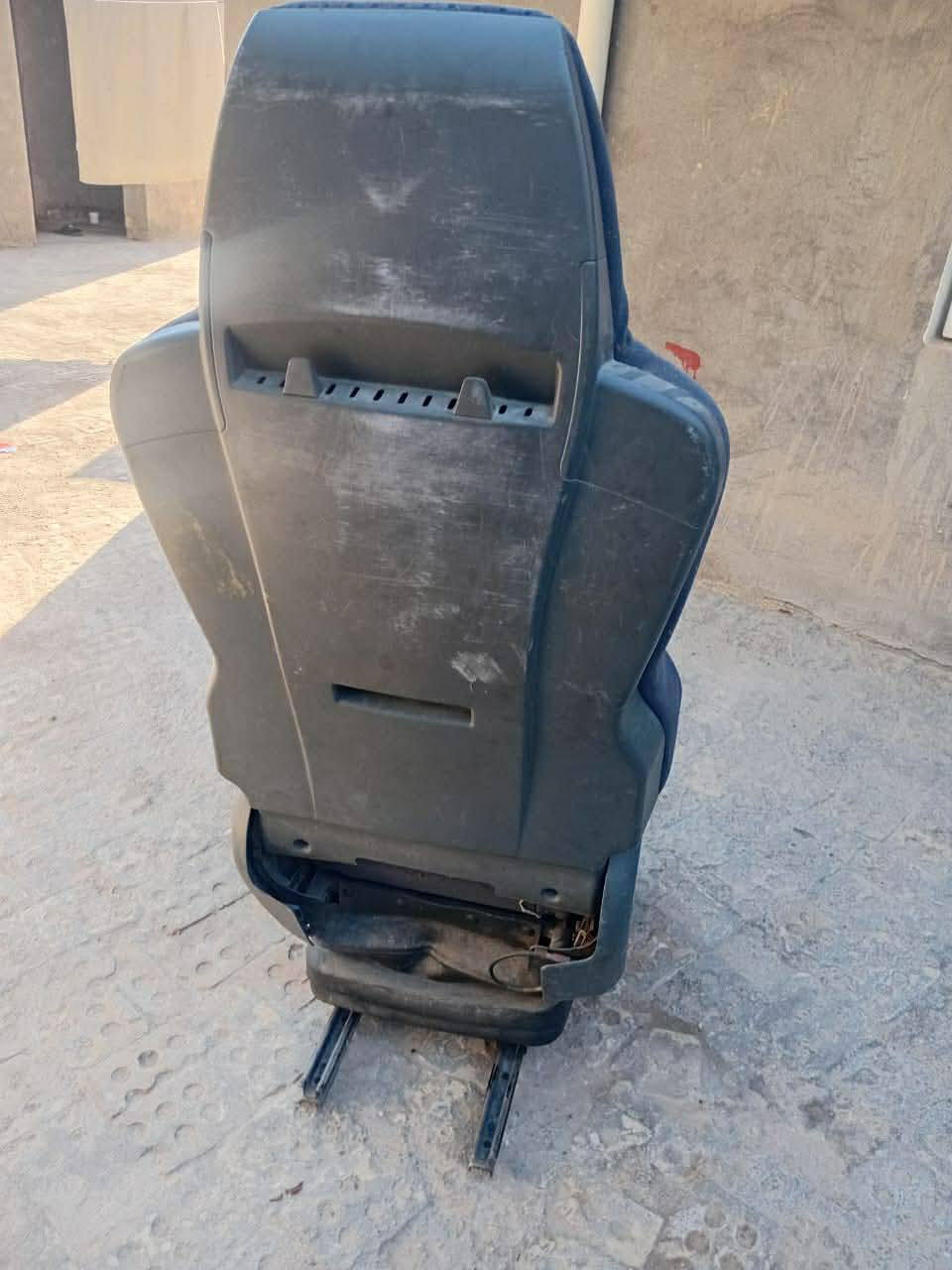 السلام عليكم كشن نظيف للبيع مال سيارة مان صفحة السكن  عنوان تقاطع نهروان    ***********
