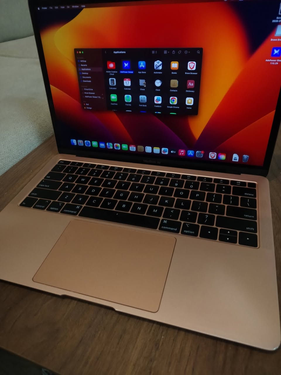 Macbook air 2018 i5 Ram8
$220
%البطارية 100
مع الشاحن الاصلي 
واتساب
***********

