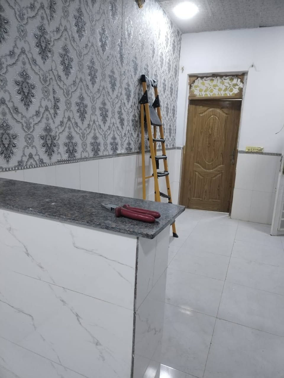 المساحة: 50 متر
🏗️ جنس الارض   طابو زراعي سند 25 اقرار محكمه 
🏠 الأساس والسقف: كونكريت بناء طابوك جمهوري 
✅النجف شارع المطحنة على شارع المطار 
مقابل مطحنة النجف الاشرف
مواصفات البيت:   
✅ غرفة 
✅ صالة
✅ مطبخ
✅ صحيات
    مكشوفه 
الخدمات المتوفرة:    
🔹 ماء 💧
🔹 كهرباء ⚡
🔹شارع تبليط 
📍  : النجف 
📜 الملكية: زراعي (إقرار محكمة)
للاسنفسار اتصال 
*********** او واتساب
