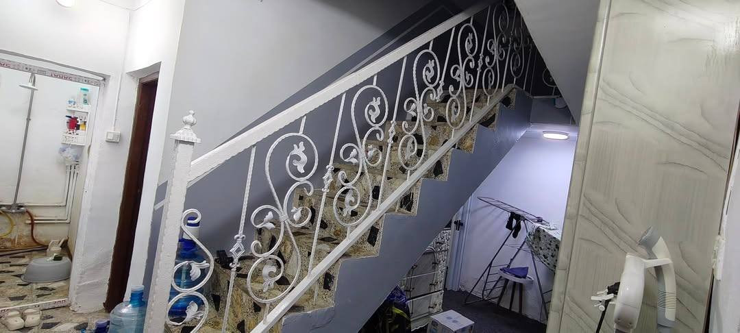 بيت للبيع المساحه 100 متر 5×20حي المتنبي 
شارع 6 م 
غرفه وصاله صغيره ومطبخ استقبال صحيات داخليه خارجيه
للأستفسار *********** 📞
او مراسله صفحه مكتب ابو مشتاق للعقار 
عنوان مكتبنا
"الكوفة حي المتنبي الشارع الفاصل بين حي المتنبي وحي الجامعه مجاور مكتبه هشام " 
نستقبل جميع عروضكم من البيوت والعرصات
