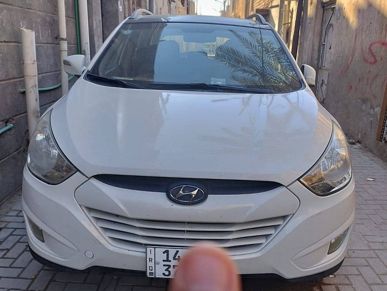 سلام وعليكم 
توسان موديل 2011
لا صبغ ولاضربه 
كفاله 
فقط بارد بيها
رقم بصره تحويل ثاني يوم 
تحكم ستيرن 
ويل كب
بلوتوث
مرايات شفط
تنته 
فول مواصفات 
مكينه كير حداديه تبريد خير من الله 
السعر132بيها مجال بصيط 
العنوان البصره الحيانيه الطاك قرب مركز الفراهيدي 
للأستفسار اكثر 
***********
