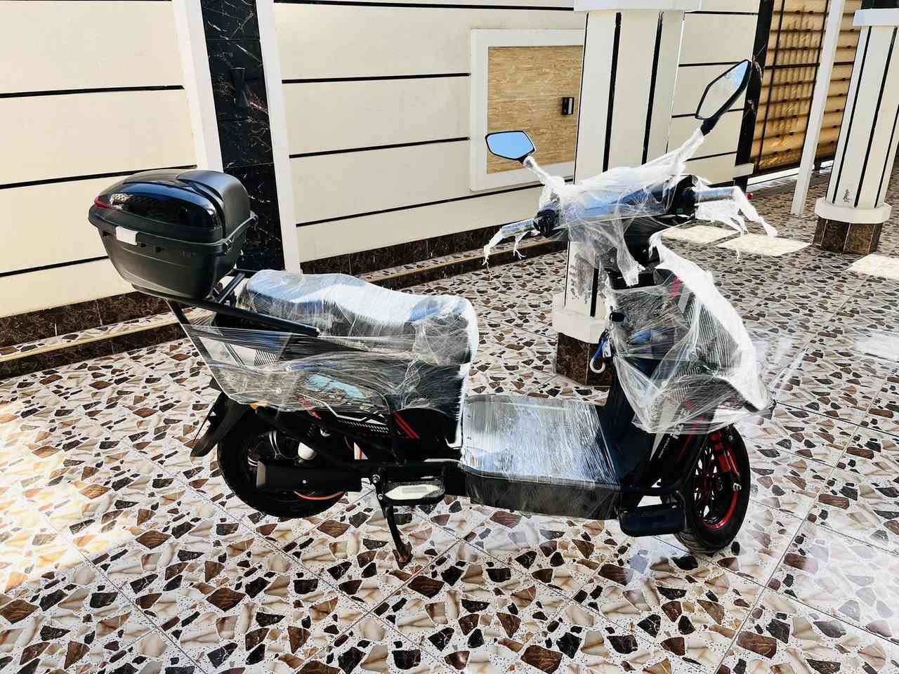 سلام عليكم موطور شحن نوع شبح شركه الماسه 6بطاريات بعده جديد شد جديد مستخدم قليل موديل 2026 لون مميز اسود وياه بصمات وكرتات وسويجات ثنين وشاحنه اصليه مالته السعر 800بي مجال بسيط رقم الهاتف ***********
