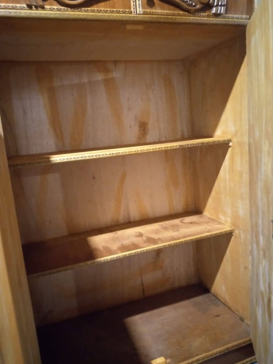 كنتور اخو جديد ابو  خمسه طابقين نضافه شكل انته تقيم ٤رفوف مع دبل  تعلاكه سعر ٣٢٥  ومع شد ونقل ٣٥٠ عنوان حي عامل منطقه ثانيه رقمي ***********
