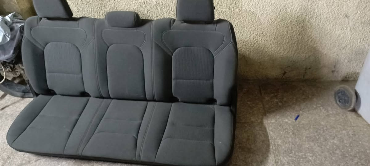 كشنات رام نظيفات كلش
الأماميات كهرباء
نقص كارت فقط، ماطورات كاملة
ابيعلك تغليف وسفنج 
السعر: 350$
رقم الاتصال: ***********
