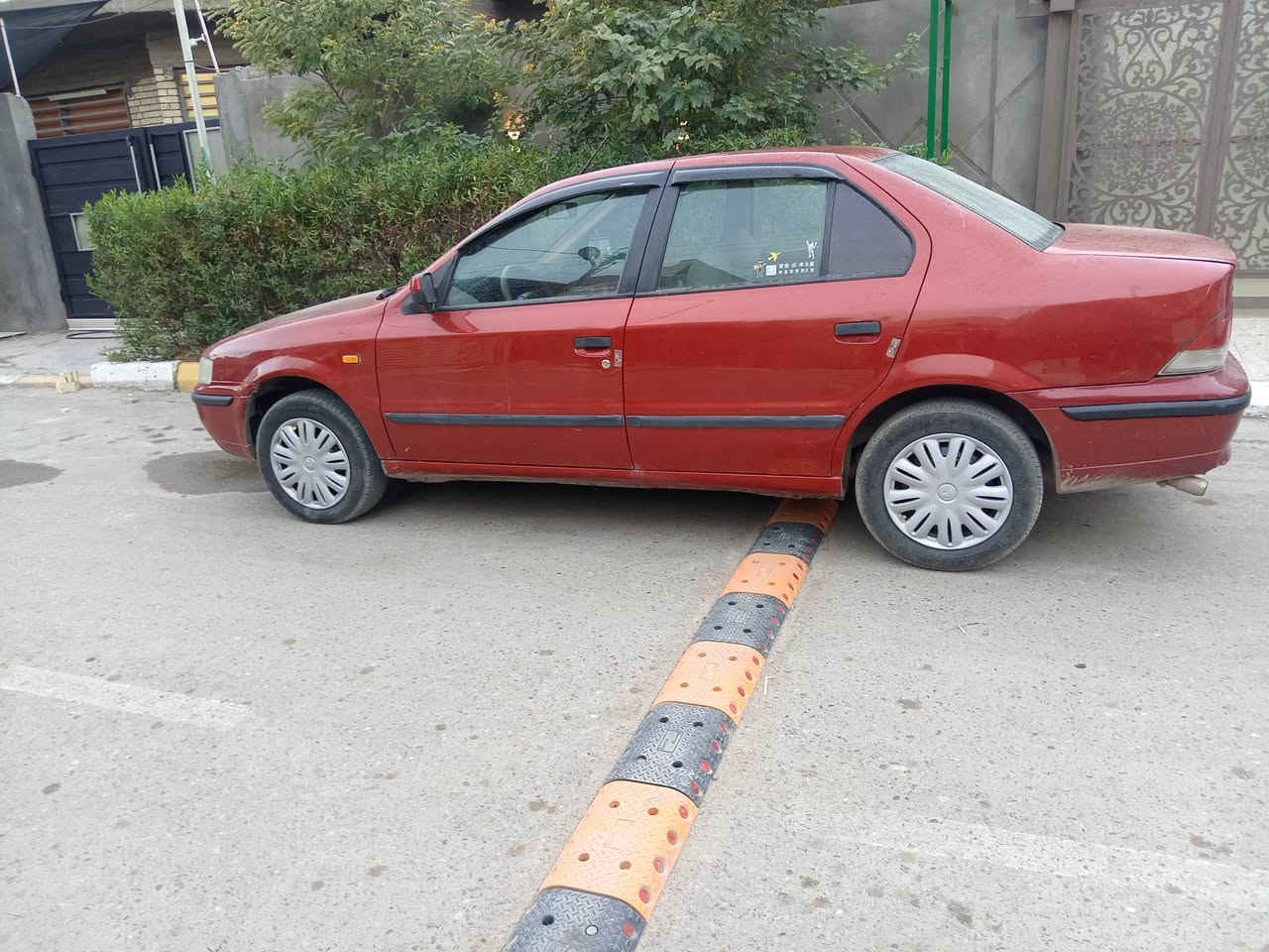 السلام عليكم اخواني الأعزاء للبيع سمند خصوصي لون ماروني موديل ٢٠١٢ رقم بغداد دولي باسمي هزه جديدة وسنويه جديدة سياره نضيفه لا يوجد فيها أي ضرر فقط البنيد مفتوح على الجامه ومبدل والباقي أمامك الصور مكينه وكير جيد تخم تاير جيد صدر أمامي خلفي جيد السعر المطلوب ٥٥ ورقه وبي مجال للاتصال *********** ابو شمس مكاني بغداد الرصافه
