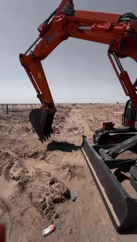 حفار ٧٥ مديل ٢٠١١ بسي بصره رقم دولي دخول جديد مشتغله شهر واحد على ايدي العنوان البصرة أبي أصخير *********** السعر ٢٧٥ ورقه
