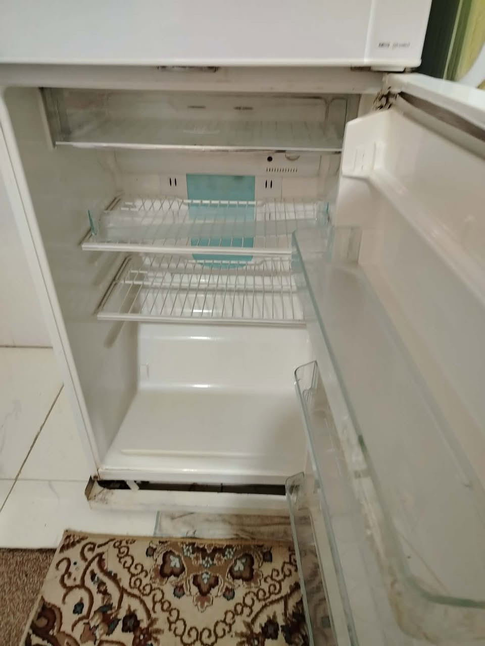 ثلاجة توشيبا باب اول نظيفة سعرها 110 للتواصل ***********

