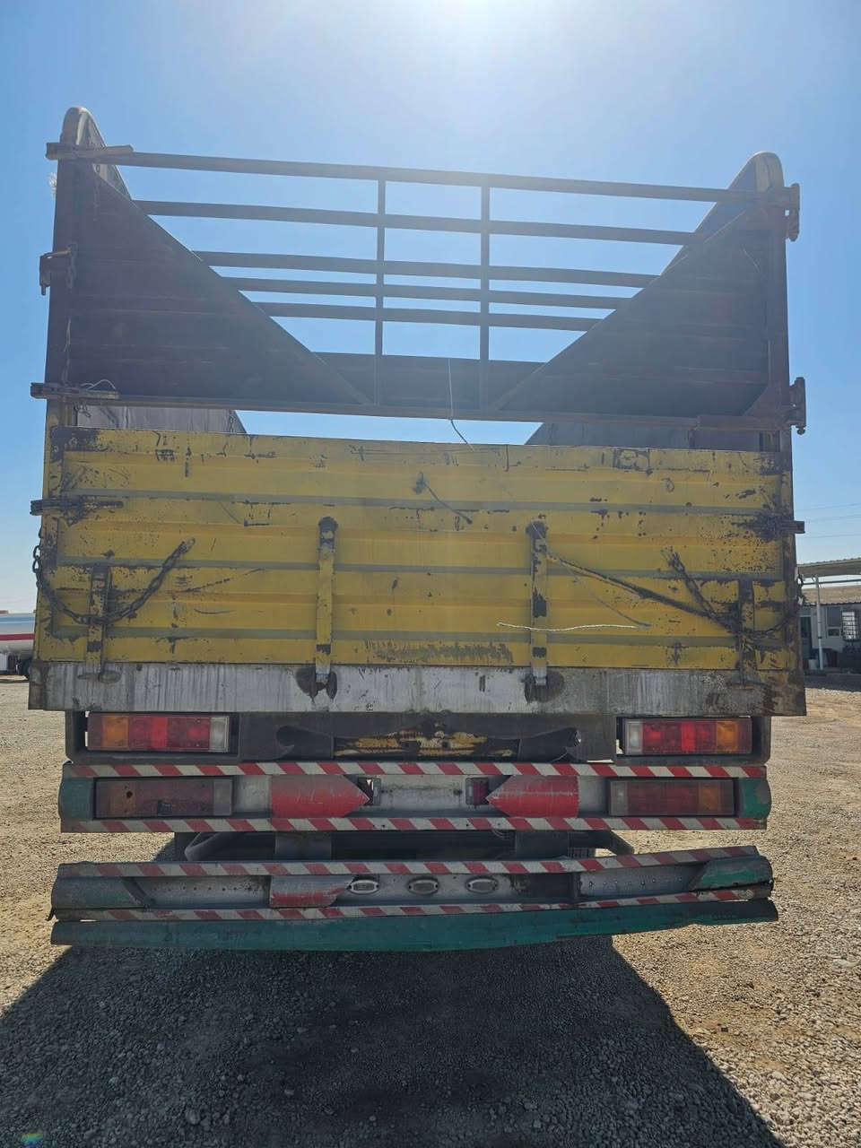 عربانه جناب 13/60 شاصي حدادي حجم 16 اربع دناكير صيني تايرات نص عمر السعر 150 وبيه مجال متواجد في معرض بغداد الحديث  العنوان الانبار الرمادي منطقه الشراع الخط السريع للتواصل ***********
