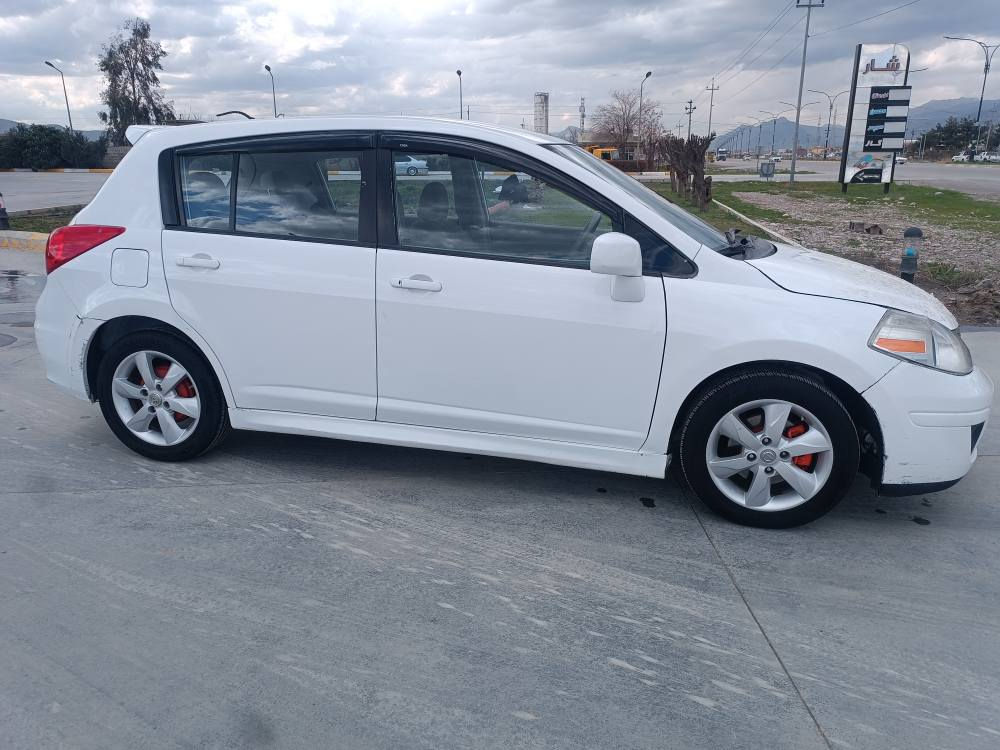 سەرەتا بەناوی خوودا لەسەرئیزنی ئەدمین.نیسان ڤێرسا۲۰۱۱سپیشەڵ ۳پارچەو دووپەڵە بۆیاغ بێ تەعدیل وقەپ وقوپ سەرەدەبڵەکانی بەشەرت  بەشەرتی گێڕوو مەکینە چوارتایەی نوێی لەژێردایە سەیارەیەکی تونووتۆڵە بێ مەسرەف بەس یەك بۆڵ بەرینی دەنگی تێدا سەیارەکە ناوزەردی بەسمەیە ناوفۆڕمیکاو سوکان ڤۆڵێۆمە دەرگابەسمە و سپۆرتە بەس کوشن جڵدوو بەسمەنیە ژمارە مۆبایل((***********)) نرخی ۹۳گەڵاو کەمێ مەجال.سەیارەکە ڕوبەڕو جوانترە لەوێنەکان.سەنەوی ساڵێکی ماوە بەشەرتیتحویل وغرامە.. دخان, السليمانية
