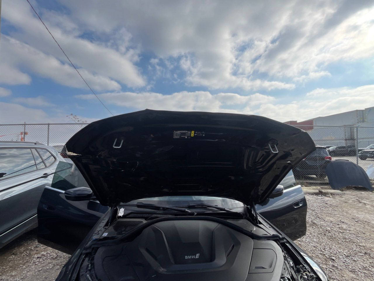 السلام عليكم للبيع bmw i4 موديل 2024 حجم 40
واصله عمان الحره  بعد اسبوع 
سياره كهربائيه فقط 
٥ كامرات 
رادارات
شاشه كبيره 
ماشيه ١٠ 
للاستفسار ***********
