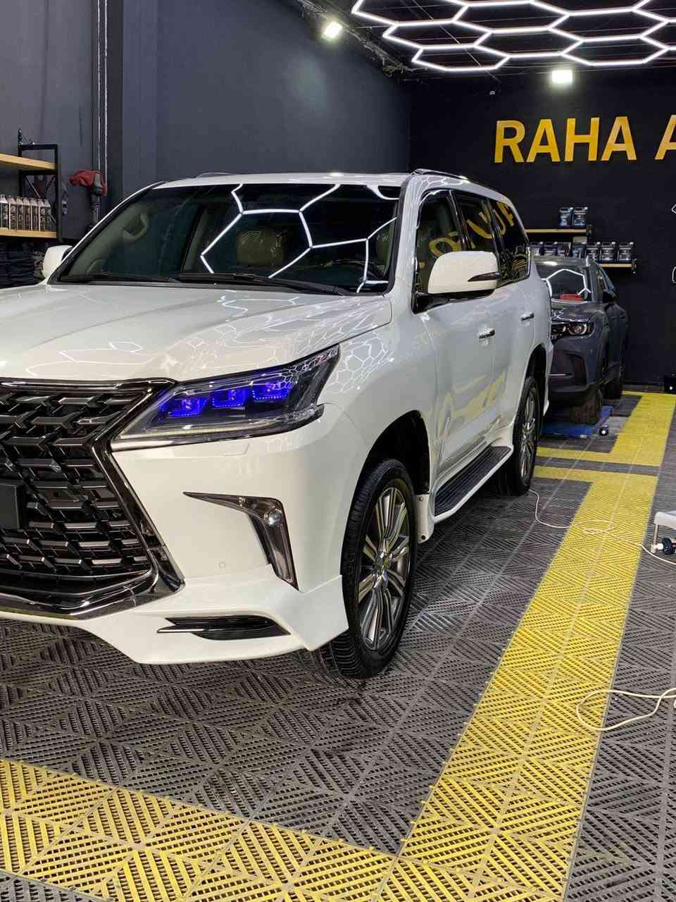 ماشاالله تبارك الله  
LEXUS    LX570   
مۆدێل 2015 کامل کراوە بە 2021 بێرەقەمی دوبەیە زۆر زۆر جوانو تازەیە پێویست بەوەسف ناکات لۆک لۆکە 
برغوی بانەدراوە. لەسەر دەقی شەریکە ماوەتەوە لەگەراج وسێندراوە(۱۳۳هەزار)حەقیقی رۆشتوە
دەبڵی هەواو بەرزو نزم  هەموی مەزبوتە رەقەمشانسیو پلێتو هەموشتێکی مەزبوتە سەیارەکە ماڵی دۆستە هەموشتێکی 
مەزبوتە. (دوبەیە) ئەگەر موشتەری  ٠۷۷٠٠۳٤۸٠۸٤
بۆ نرخ کۆمێنت بکە🗳


**إذا كنت صاحب هذا الإعلان وتريد حذفه لأي سبب، رجاءا أرسل رسالة إلى الدعم الفني**