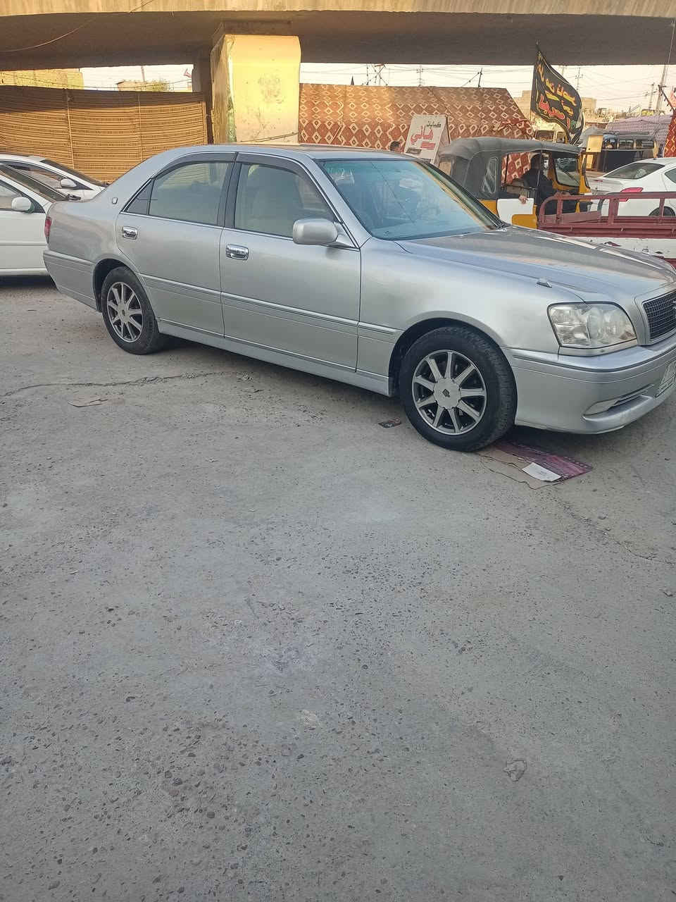 سلام عليكم جنون 2000 للبيع سياره كفاله كص ونقل و ضربه سياره اصولي مصبوغه جماليه حداده  تبريد تخم تاير  سياره بسمي سعر135وبيها مجال حك جيه ***********
