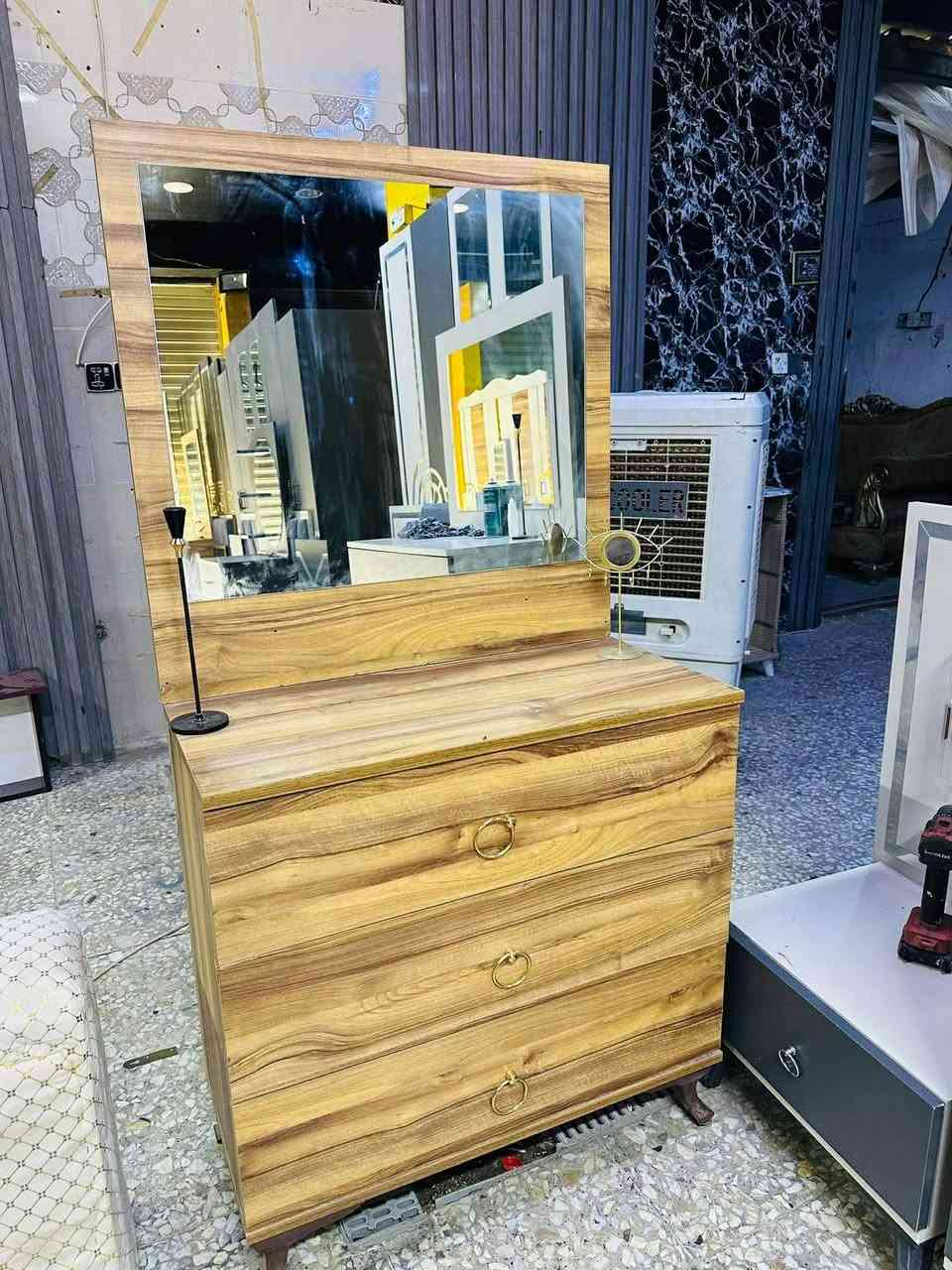 غرفه تركي موديل حديث
موديله حديث 💥
اناره شغاله 💡
 نضافة90 ٪💯
عدد القطع / 6 
نضام / أبواب 💢 
***********
