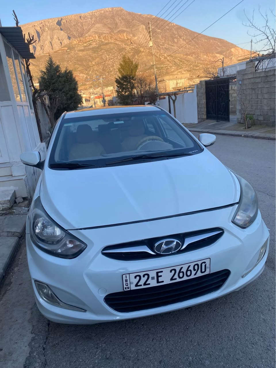 🚗 Hyundai Accent 2012
📍 سوران

🔹 ماتۆر 1.6 
🔹 سلایت هەیە
🔹 جامەکان ئۆتۆماتیک
🔹 ئاسپیڕی هەوا (AC) گەرمو سارد باش کار دەکات
🔹 ڕەنگی سپی
🔹 ماتۆر و گێر شەرتن
🔹170 هزار خرامە سەیە 
🔹پارچەکو نیو سبوخی هەیە دەرکو چەملاخ
🔹سەنەوی ناوی خومە مانگی ٩ بەسەر دەچئیت بئ مشکیلەیە
🔹سەودام نیە بەس بو فروشتنە
🔹گەر موشتەری پەیوەندی بە ژمارە بکە واتساپ فایبەر(***********) سوران, أربيل
