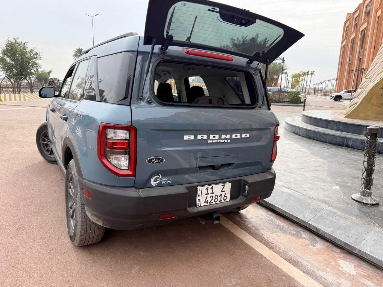 فورد برونكو سبورت 2023 وارد امريكي السيارة جديدة ونظيفة جدا 
ماشي  الف 18 ميل فقط 
رادارات 5 نقاط عمياء مثبت سرعة محرك1500 توربو (السيارة من الشركة تاخذ اوكتاين 85 يعني البانزين العادي كلش زين الها وتصرف كل اسبوعين 20 تفولها عادي وتفتر بيها تمشيك500 كيلو ) 
تبريد ثلج السيارة حلوة وواسعة وادواتها موجودة بلطالبية وابو دشير من الدعامية للدعامية واكسسوارات بلدورة كذلك موجودة 
السيارة بجم وصندوك كبس بيهة طخة سطحية جانبية بلجاملغ والباب عكس السايق
//////////
180$ وبيهة مجال مكانهة مكانهة المنصور بغداد, العراق


**إذا كنت صاحب هذا الإعلان وتريد حذفه لأي سبب، رجاءا أرسل رسالة إلى الدعم الفني**