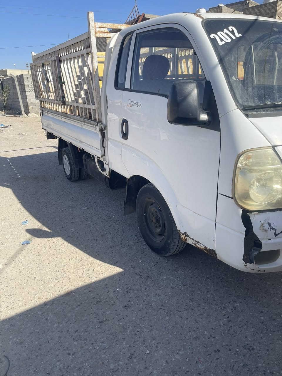 اخوان هموسه موديل ١٢راعيه ميت وعنيد مستمسكات كامله حته مازوجته بيه قاصر واحد السياره جديده متروكه من ٢٠١٨وهسه جاهزه تبريد ثلج حداديه جديدهرقم انبار مشروع وطني العنوان الدوره السعر ٦٥رقم ***********
