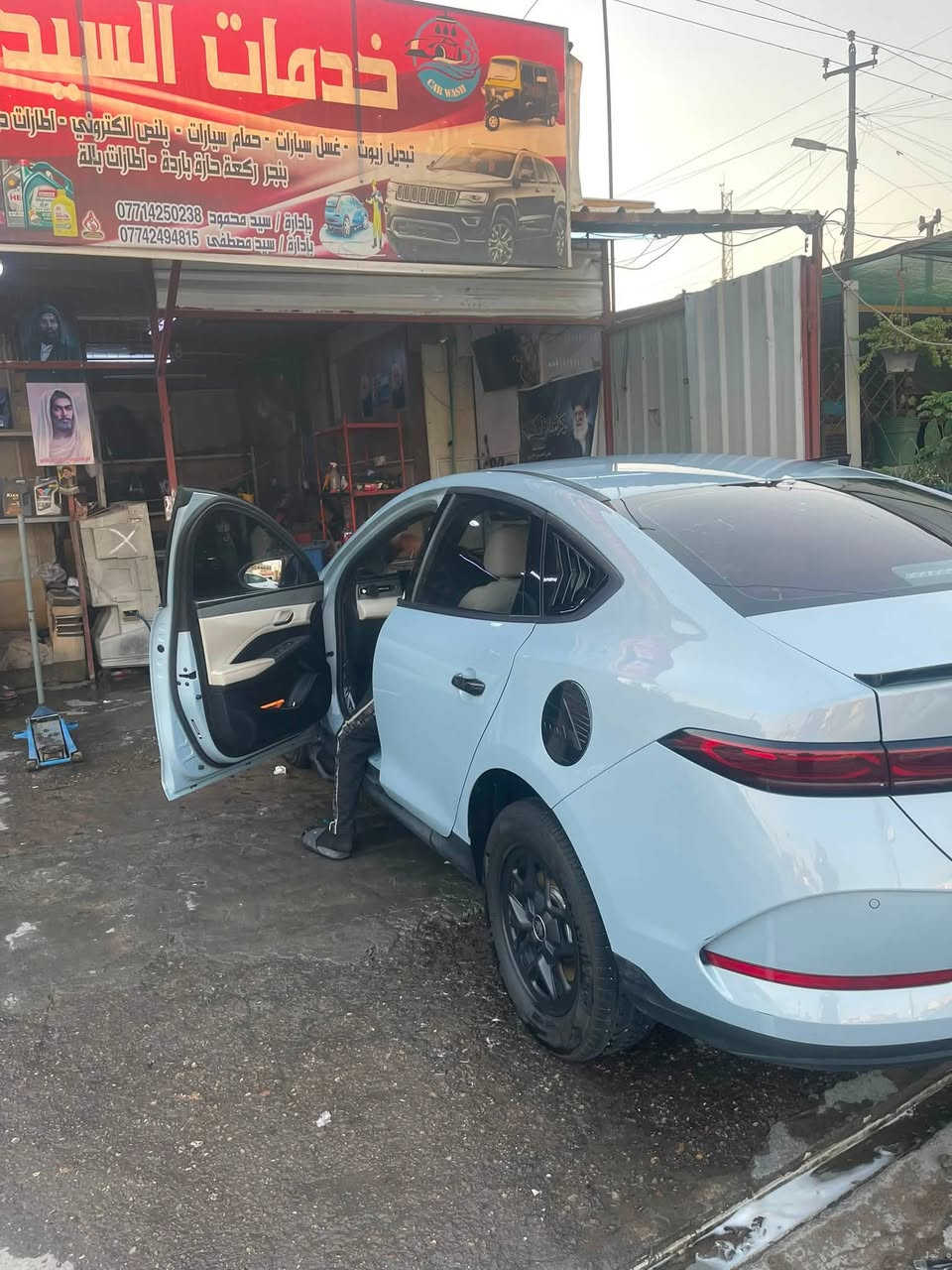 السلام عليكم بي وأي دي كن بلاس للبيع السياره لون بحري مميز   ماشيه ٢٢ الف موضحه بل فديو ناشر السعر ١٨و ٢٠٠ وبيه مجال العنوان بغداد ***********
