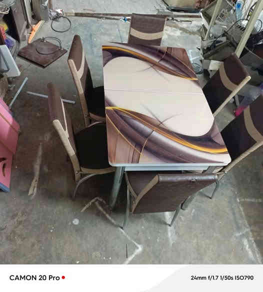 ميز طعام للبيع نظيف ست كراسي وياه للاستفسار هذا الرقم في واتساب ***********
