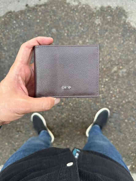 محافظ رجالية ماركة Dior
فخامة وكواليتي جدا عالي 
السعر : ٢٠ الف فقط 
متوفر في 
Shine On 🔮 حيثُ للتألقِ عنوان 

 🌸 بوتيك شاين اون للاكسسوارات والعطور النسائية والرجالية 

اكسسوارات "نسائية ، رجالية " _ عطور _ ميك اب  _ حقائب - هدايا
المتجر مفتوح من الساعة 3 ظهرا ولغاية ال 11 ليلا

خدمة حجز الطلبات متوفرة طول اليوم وعلى مدار 24 ساعة

يتوفر خدمة تغليف الهدايا واختيار الهدية حسب الطلب ❤🌹🌺 

💥للحجز والاستفسار مراسلة الصفحة 📥
او الاتصال واتس اب
***********
—————————————-
💥توصيل لكافة انحاء العراق  🏎
خانقين 2000 دينار والمحافظات 5000 الاف دينار
موقع المحل : خانقين تولة فروش شارع السايدين
مقابل تربية كوردستان 
Khanaqin , Diyala , Iraq 📍
.
.
.
.
#تولة_فروش #reels #محل #خانقين #shine_on  #حيثُ_للتألقِ_عنوان #بوتيك_شاين_اون  #مستلزمات_نسائية #كوزمتك #عطور #ملابس #اكسسوارات #حقائب #ترند #العراق #خانقين #بوتيك #هدايا
