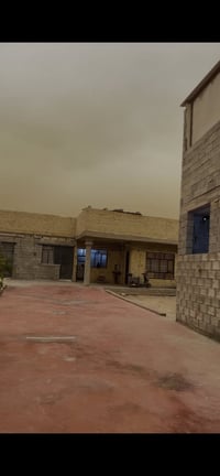 قطعه ارض مساحه ١٥٠٠ متر   جنس الارض عقد ٣٥ تحتوي ع اربع بيوت مشتمل مسا...