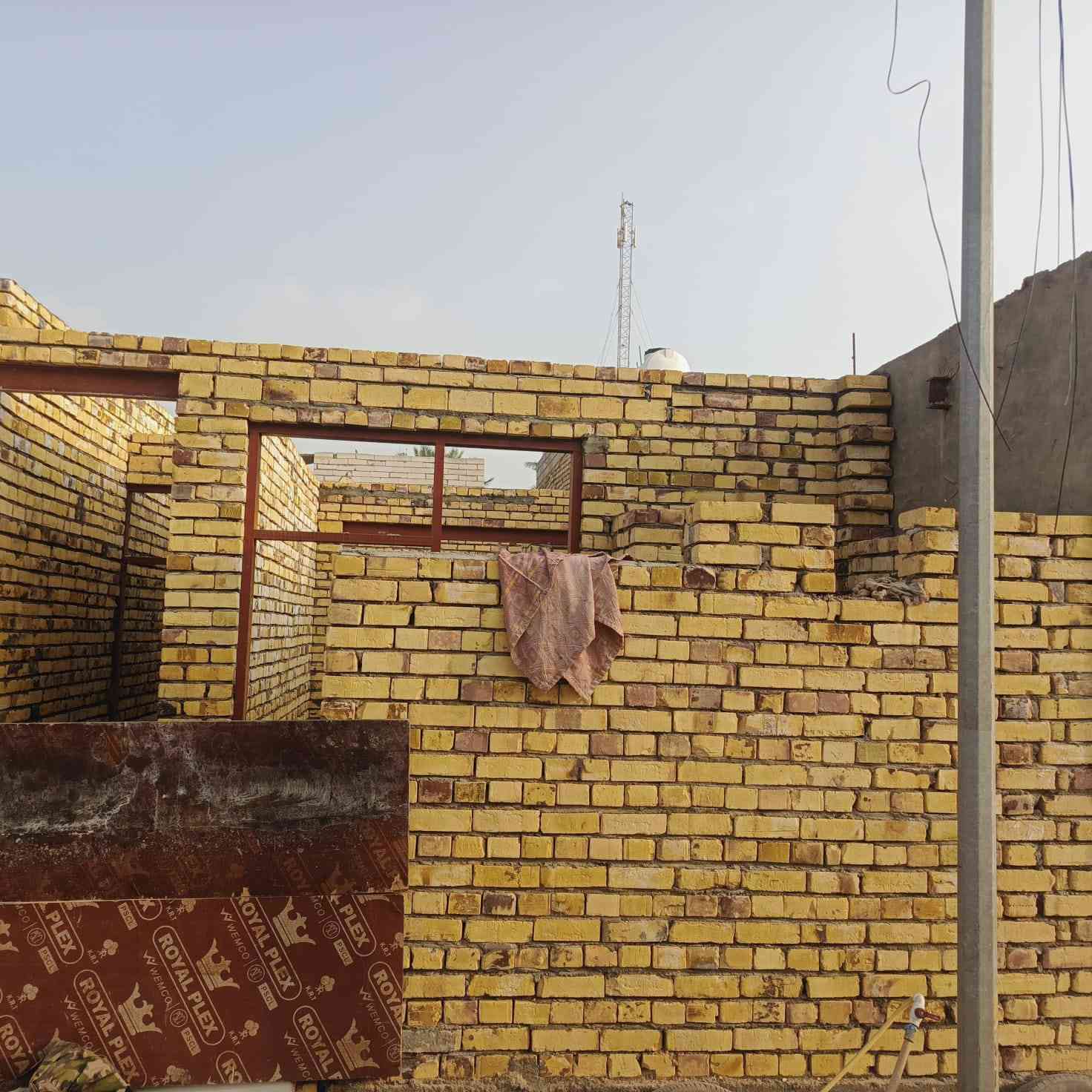 هيكل للبيع
مساحة 100 متر (5×20)
حي العسكري الثالث شارع 30
خدمات كامله (تبليط و ماي و مجاري) 
للاستفسار الاتصال على الرقم ***********
