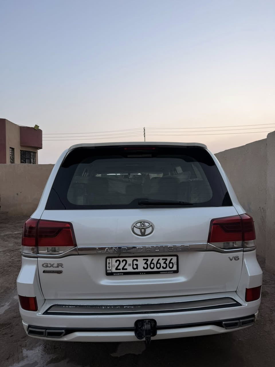 سلام عليكم من رخصت لأدمن سياره لاندكروز 2011محدث2021 داخل وخارج مكينه بانزين V6مكان السياره بل بصره السياره جاهزه من كلشي ومكفوله من الكلبه رقم ***********
