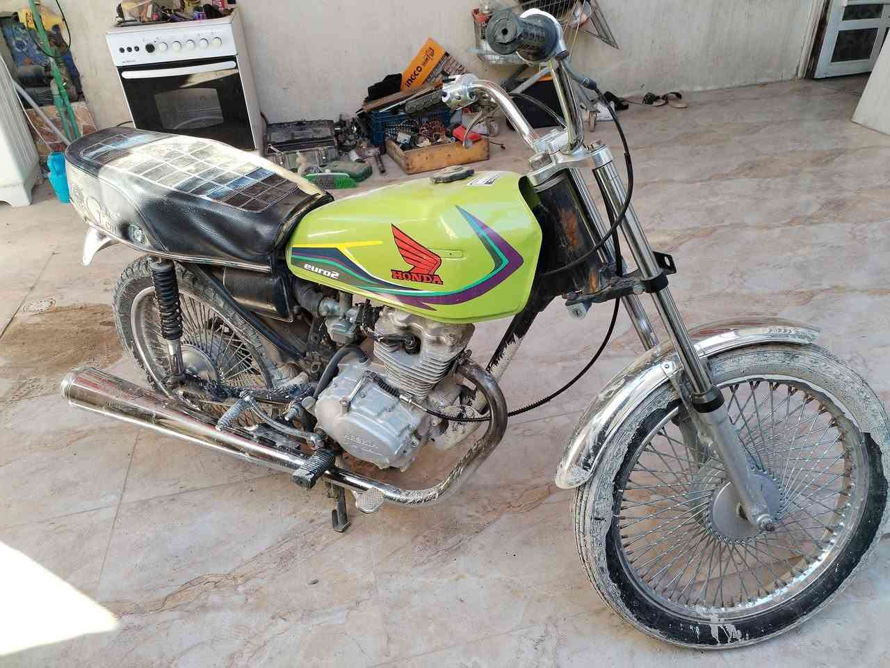 السلام عليكم دراجة ايراني 4 كير كولش نضيفة مال جناي محرك جديد مامفتوح بيع مراوس  فراشه السعر 300 مكاني نجف كوفه اتصال واتساب ***********
