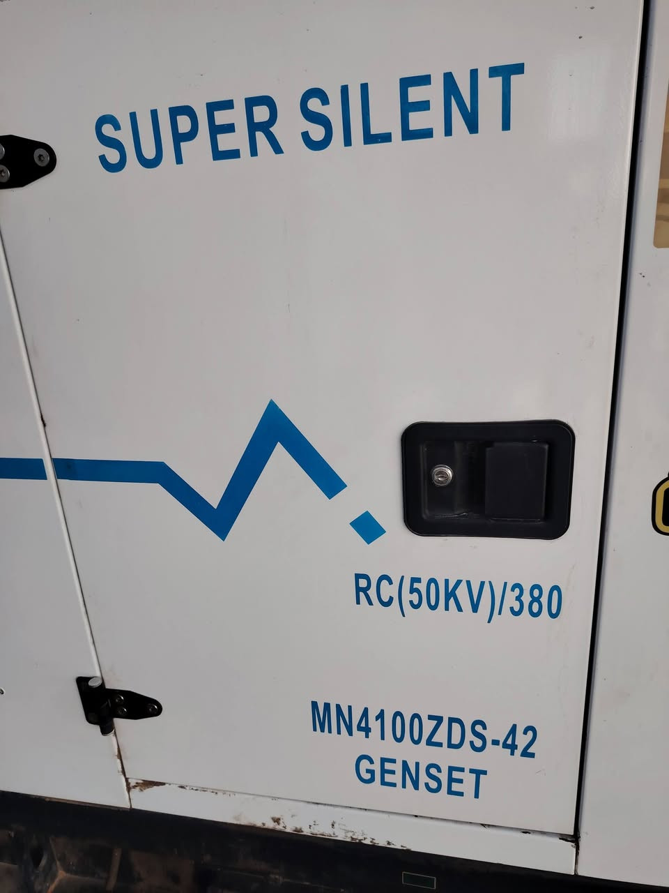 مولد بيركنز 50 kv  اربع سلندر عل فحص جديده تشغيل واطفاء ذاتي شاشه رقميه موجوده بالديوانيهه
السعر 55 $ مع المجال


**إذا كنت صاحب هذا الإعلان وتريد حذفه لأي سبب، رجاءا أرسل رسالة إلى الدعم الفني**