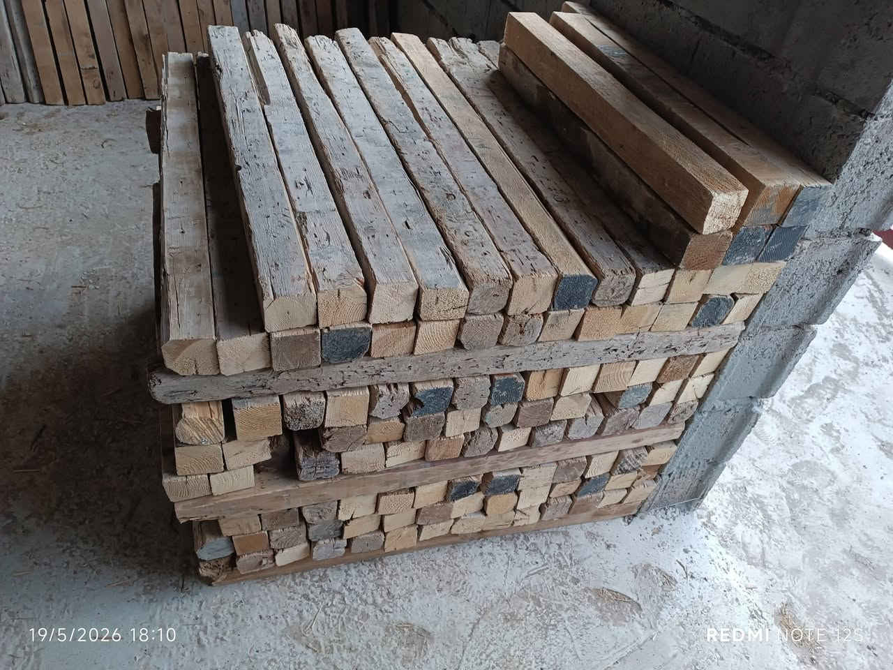 325لوح4متر
130سير3متر 
400بقارة جديد 
70لوح3متر 
200لوحة متر. ومتر ونصف .
100لوحة اقل 3متر ....

عنوان ./خانقين .
***********
