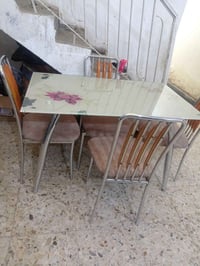 طاولة • ٤ كراسي • طقم سفرة