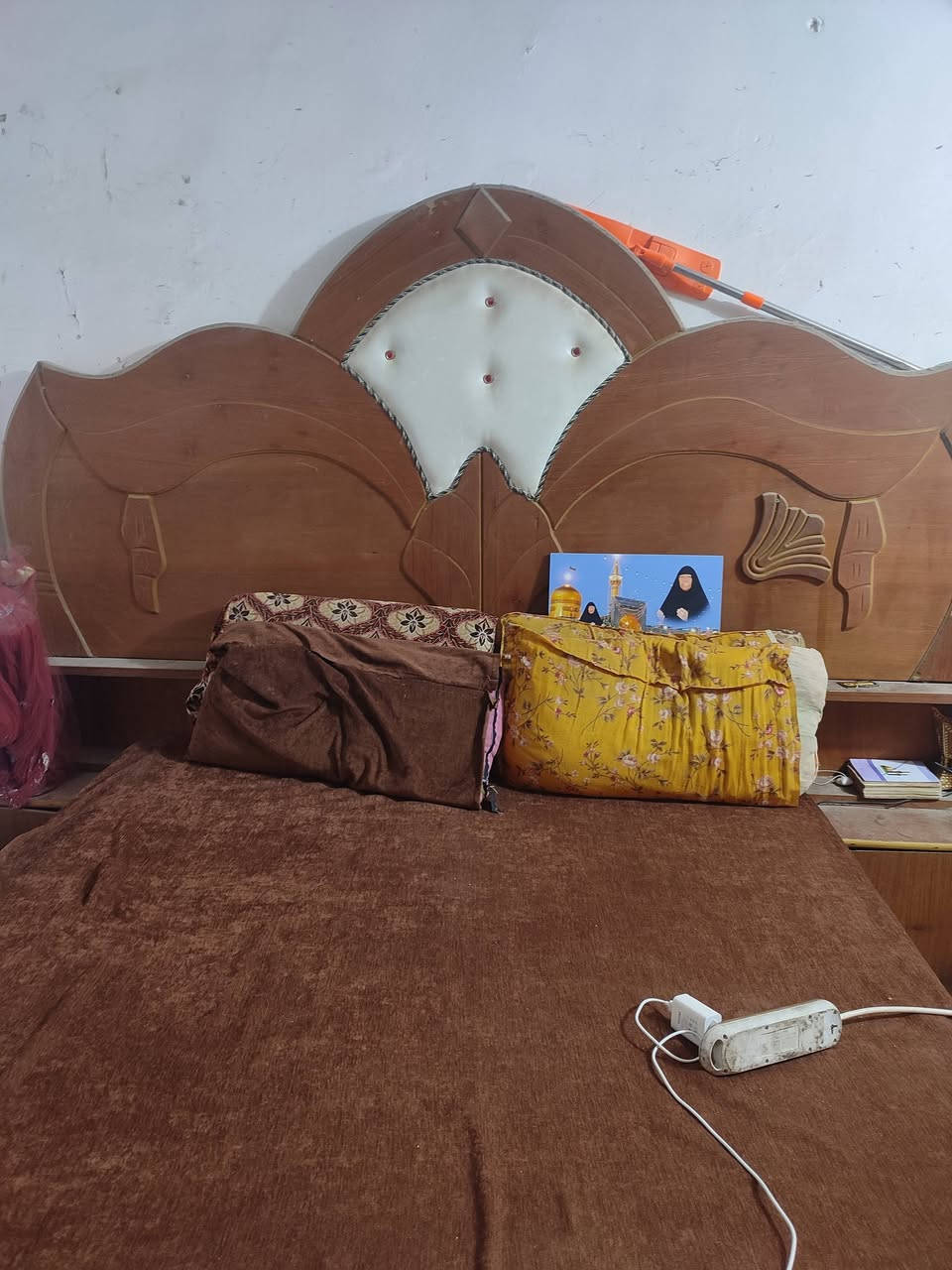 سلام عليكم غرفت اغشاب ام 5 لبيع مناسبه سعر 300 بيه مجال مكاني كربلاء حي عامل توصل خاص او عل رقم ***********
