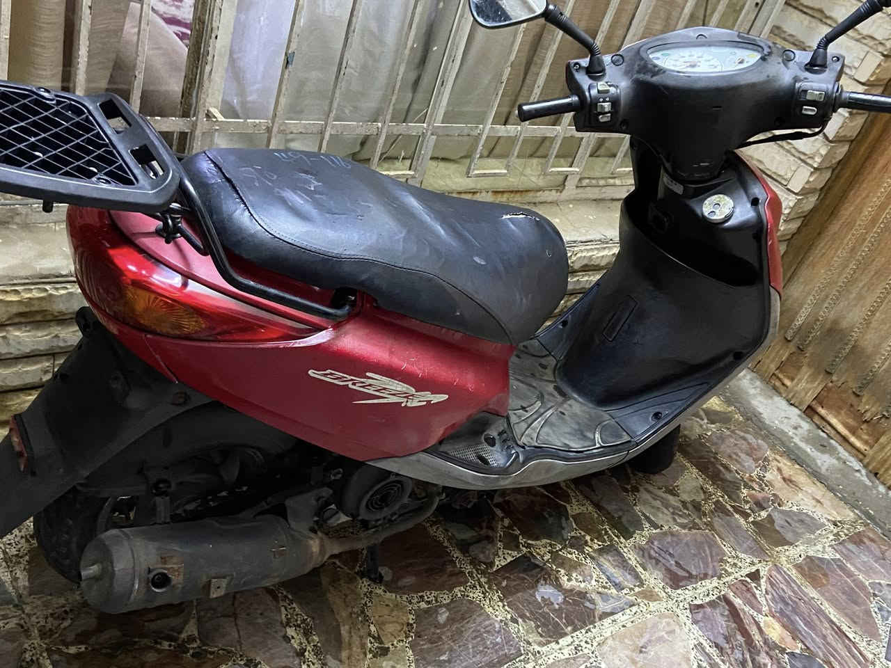 السلام عليكم
دراجه بريز بغبغاء نوزل
 بدون نقص مكينه خرسه  مكفوله جيب فيتر  وافحص تايرات جديده  دراجه منزلها من لحاويه كفراتها بعدهن مجوردات  دراجه فقط بيها كسر بلحيه ولقطع مال كسر موجوده عندي بس ممسويها  وعندي هم واقيت صالنصه بس مخلوعه دراجه كلشي مابيها تخبل كهربائيه كلهه شغاله سعر950وبيها مجال
العنوان بغداد جديده0772996073


**إذا كنت صاحب هذا الإعلان وتريد حذفه لأي سبب، رجاءا أرسل رسالة إلى الدعم الفني**