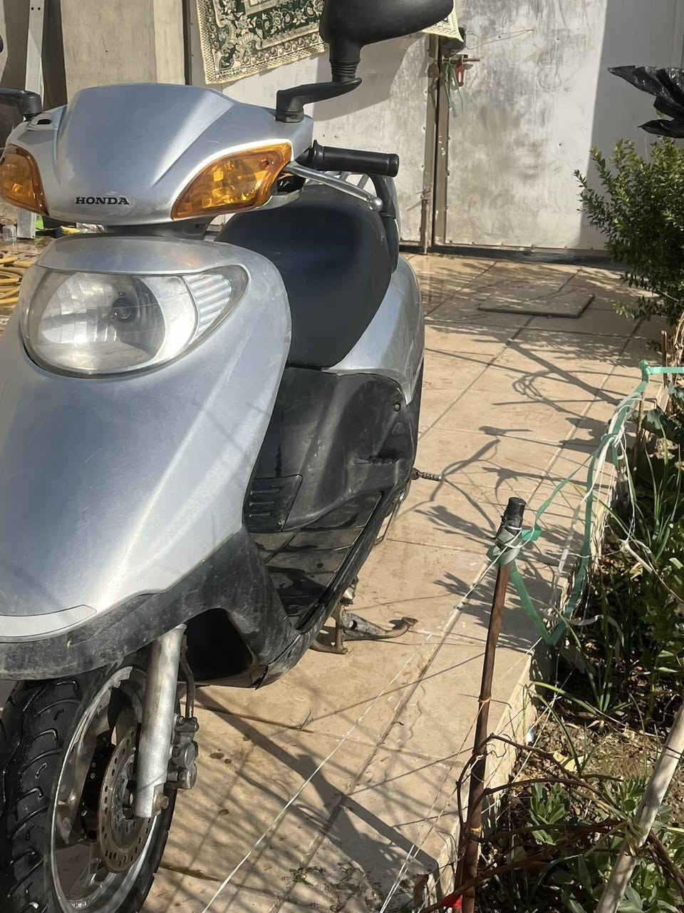 السلام عليكم دراجه سبيسي ياباني للبيع رصاصي جديد   دراجه بلاديه مفتوحة اول فتحه شغاله اي نقص مبيه قفل جنطه قفل سكان كهربائيات شغاله 
العنوان واسط الكوت 
***********
