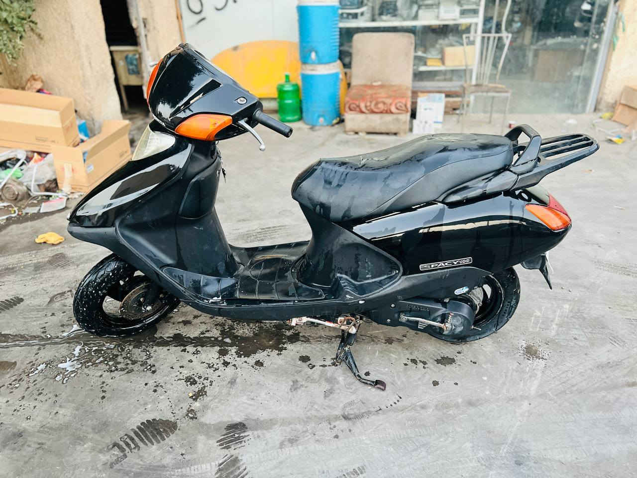 سلام عليكم سبيسي ياباني نضيفه مكينه مفتوحة ناعمه وحلوه نكره سلف وهندر شغال كهربائيات كلهه شغاله تايرات نضيفه  قبق هندر بلادي دشبوله بلادي صالنصه بلاديه سعر 550 بيهه مجال ‏‪***********‬‏
