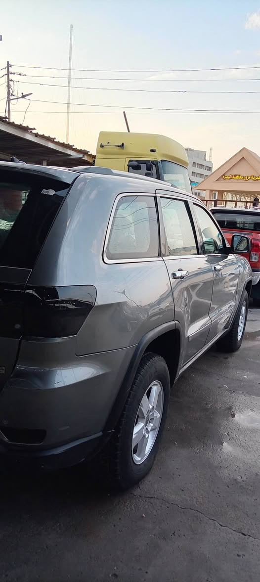 سلام عليكم 
جيب لريدو 2012
سياره جاهزة من كلشي

كندي بدون أي ضربه فقط بيها صبغ جاملغين اماميات أو  جاملغ خلفي
السياره توني امسوي حداده اماميه اوخلفيه ومكلفتني 750 ألف ولوصل موجود
السنويه توني امجددها 
السعر 145  ايذ امروس هم عادي  مكاني البصرة معرض الرفدين تواصل واتس *********** أربيل, العراق
