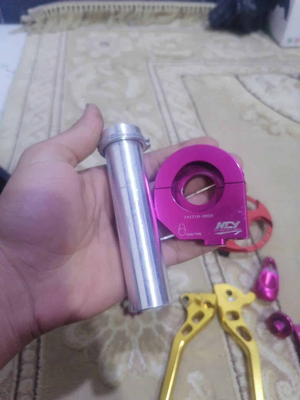 السلام عليكم شباب اخواني كله تزويد جديد كوانزو المقلد اسعار مناسبه
القطر دهن 5الف
القطره الاكسل 5
قبق فلاوين 15 الف 
يدات بريك 5الف
تعلاوه دبل 5الف
قبق شاصي 5 الف
عضمه مال سرعه 5 الف
تعلاكه ارجي اس 10 الف

اذا تريد شلعه احسبهم الك ارخص 

توصيل موجود رقمي واتساب ***********
