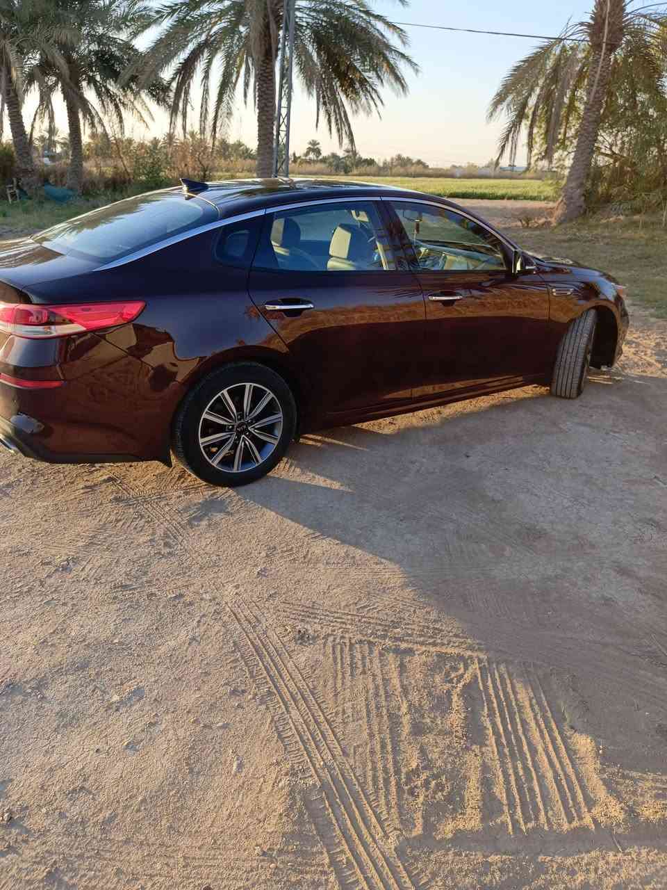 السلام عليكم اوبتيما 2019  مواصفات S 
للبيع حادثه بارد بالباب والجاملغ السايق  بدون صبغ بدون تبديل شاصي ولغد كفاله كير مكينه  عله وضع الشركه ممدود صبانه عليهن  السياره عله ايدي ومال بيت  السعر 140 وبيه مجال حك الجيه *********** الشراي يتصل
