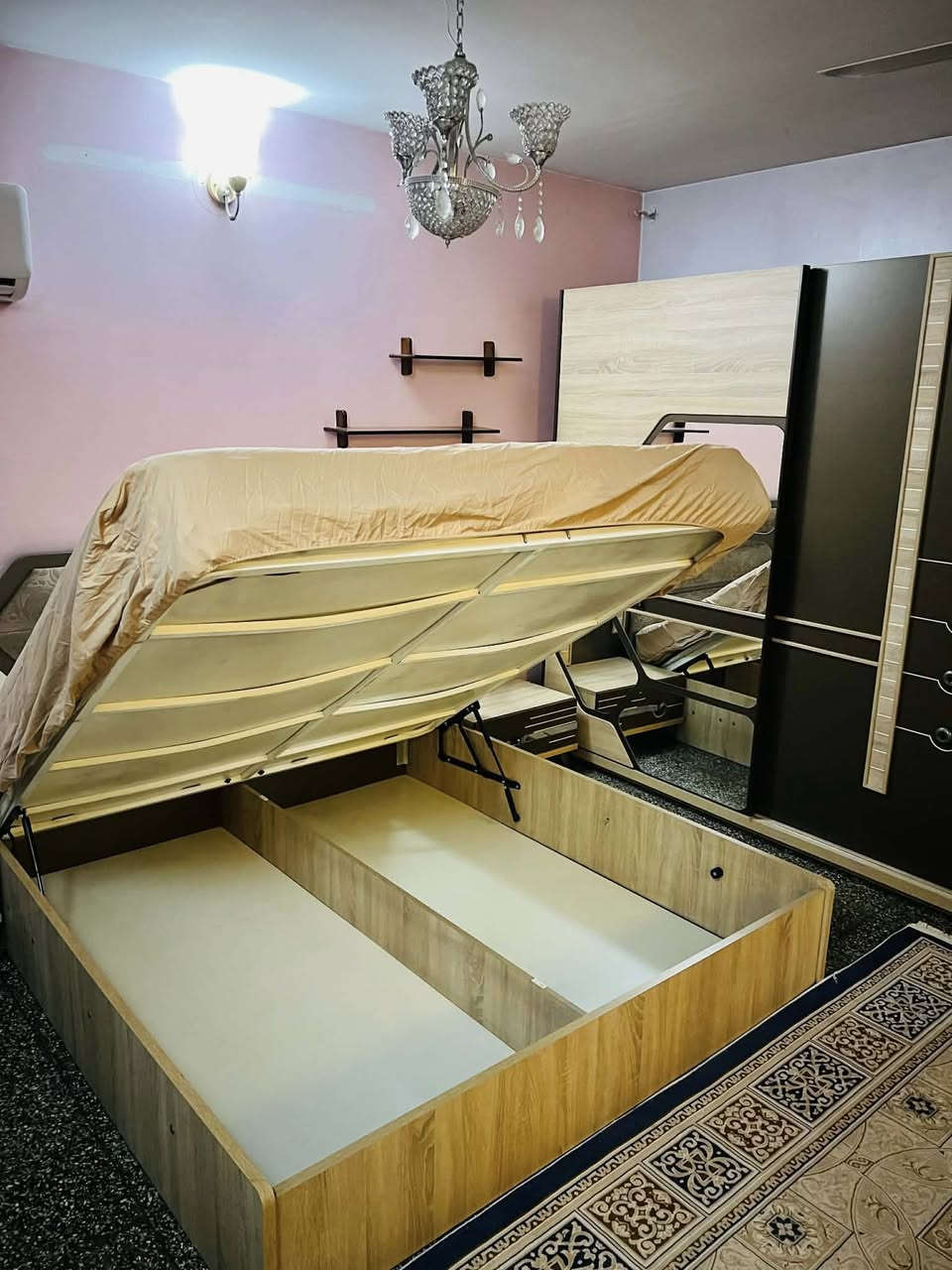 غرفة نوم تركي ٧ قطع سعر الشراء ب22  ورقه
البيع مليون ٢٥٠
مكان زيونة
***********
