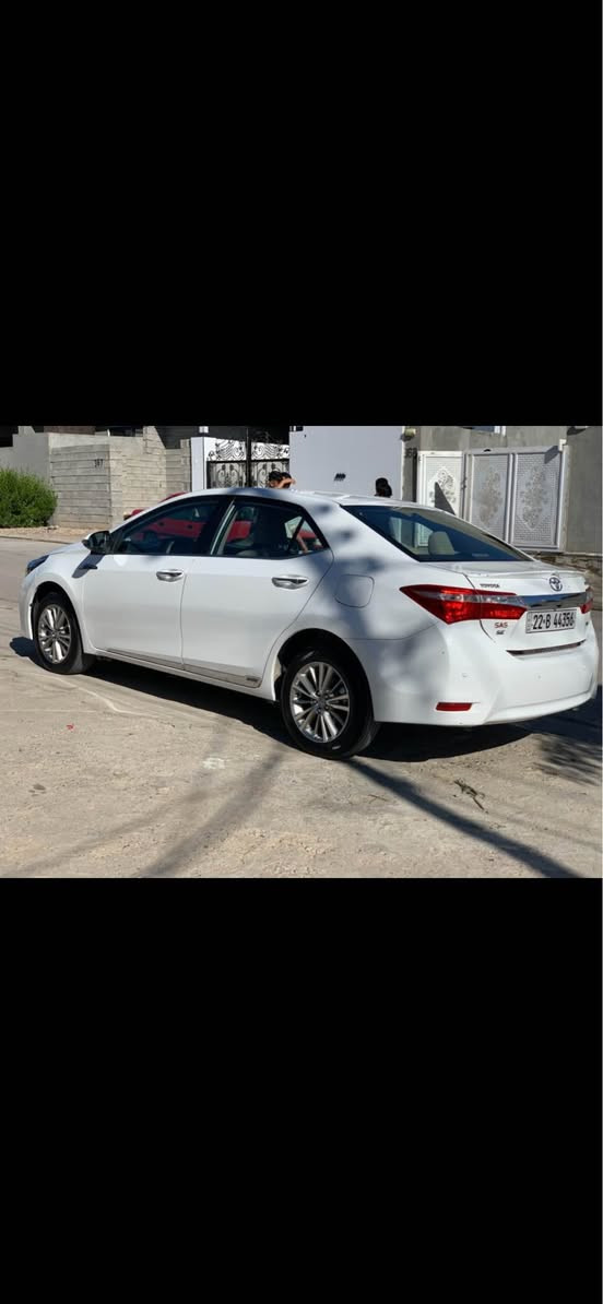 Toyota corolla modil 2015
بيكاشؤ مه كينه 20
١٢٢هه زارى كيلؤمه تر رؤيه 
هه موو گيانى له سه ر بيلاديه 
سه نه وى هه هه زى نويه 
سه ياركه يه ك هه زار مسرف نيه 
ته نا دوو جيكاى بجووكى سوخه له سه ر شخوت دوو دارگاى لاى سه كنى له سه ر شخوت سبووخه ما باقى هيج هيج نيه ده عام لؤ ده عامىى بيلا ديه 
*********** 
 ١٣٧سعرى أربيل, العراق
