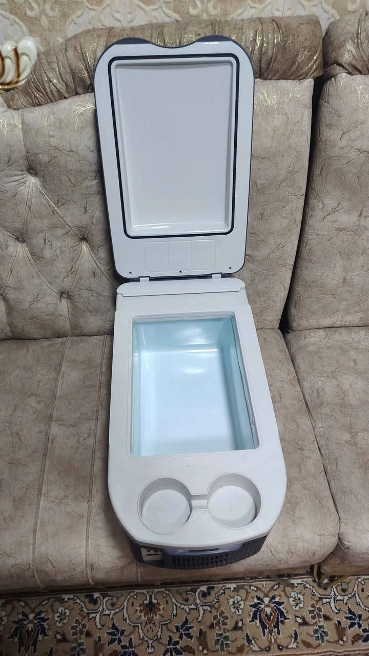 ثلاجه سياره مال سفر اي مكان صير بلسياره تبريد وتدفه جديده تحفض الاكل فواكه اي شي داخله اصليه مكان النجف سعره 70 وبيه مجال الستفسار *********** النجف, العراق
