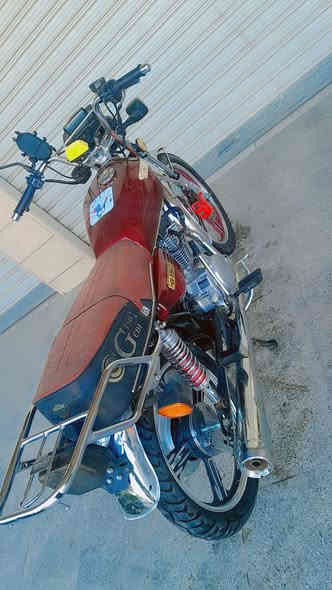 السلام عليكم دراجه سونلنك خمسه موديل 24 مكفوله محرك مامفتوح بيهه نقص بس القمجي مال كيلو متر والباقي كله شغال السعر 600 وبيهه مجال شي قليل وذا مراوس دراجه شحن عادي المكان زعفرانيه جسر ديالئ ***********
