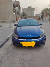 كيا فورتي موديل 23رقم بغداد الجديد ضربتهه جاملغ وشويه من البنيد نفسهن ...