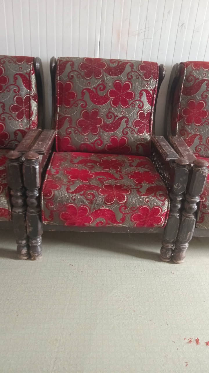 السلام عليكم تخم للبيع زان مصري تكمه   مابي اي ضرر 10مقاعد السعر 200 للاتصال ***********///***********
