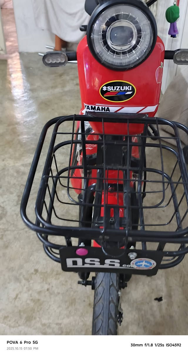 باسيكل شحن حجم 20 فول مواصفات
________
 مثبت سرعه وسرعة مالتها 99 إشارات شغال نضيف باسيكل بطاريه أخو جديد بس ملاحظه فوك بطاريه اكو بلاستيك مكسور بس هذا بي عيب وباقي بلادي كلها طاير جديد سعرها 260 وبي مجال للطيبين رقم موبايل *********** إذا مو شراي لا تتصل رجاءا .
