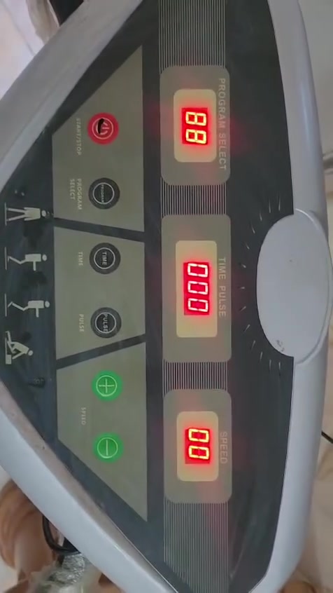 ئەم ئامێرە پێی دەوترێت Vibration Plate / Body Massager
واتە ئامێرێکی لەرینە بۆ وەرزش و ماساژکردنی جەستە.
ئەمە بۆ ئەمانە بەکاردێت:
کەمکردنەوەی چەوری و کیلۆ
چالاککردنی ماسولکەکان
باشکردنی خوێن گەڕان
سووککردنی ئازاری پشتی و قاچ
یارمەتیدانی وەرزش و فیتنەس
ئارامکردنی جەستە و ماساژ ،،،،، هەرکەس ویستی پەیووەندی بکا بەم ژمارەووە ***********
