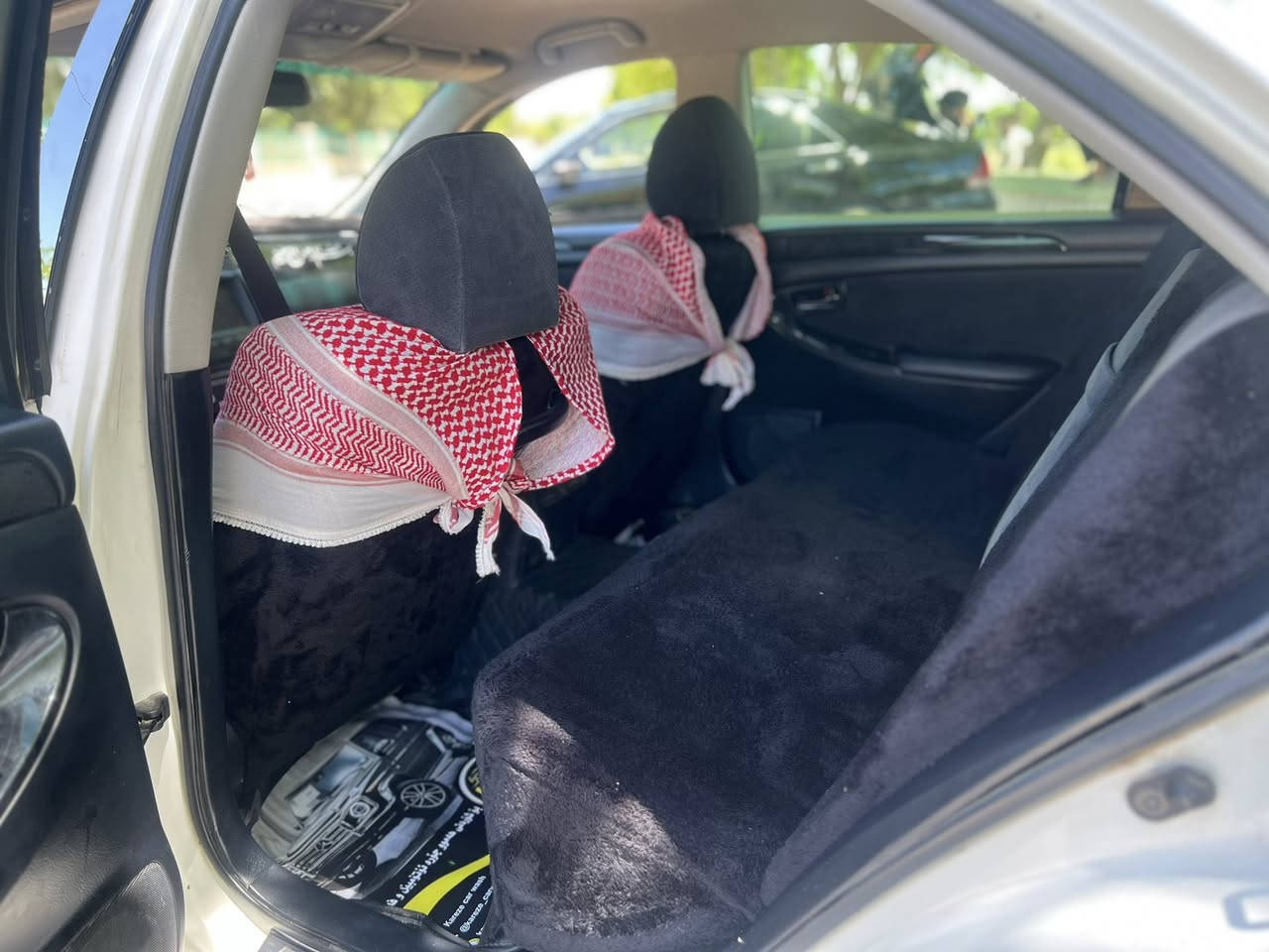 بەناویخوای گەورە
شاهینەی ١٨٢ی گەورە بە گەورەی ٢٠٠٥

ماشاللە تا بڵێی پاکو و جوان و بێ تەقە و ڕەقەیە ،

ئاوێنە ئیشارات ،لایت ناوچەی کوێر ، چوار تایە و ویلی دینگەی لۆکی لە ژێرە 

گێڕ و مەکینەی یەک دەنگ عەیبی تێتانییە 

بێ (کۆدە) 

*********** (کەلار)
