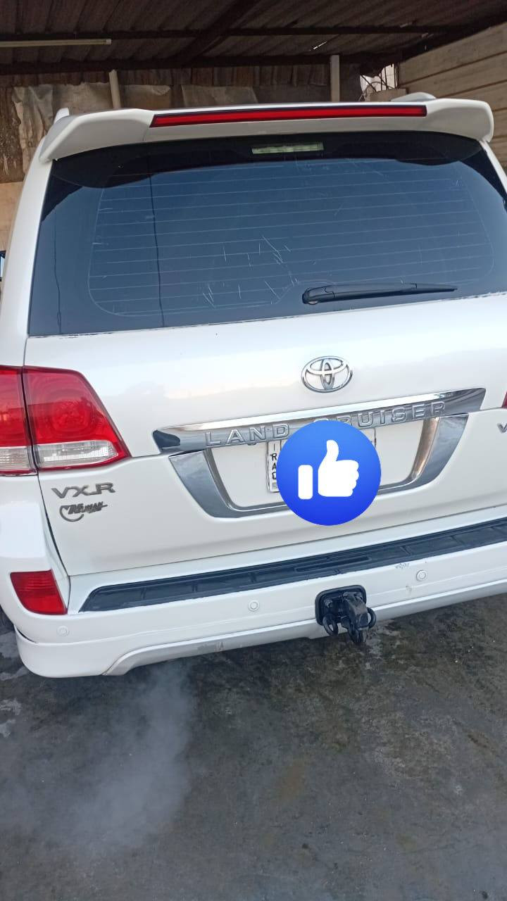 سلام عليكم لاندكروز VXRموديل2010 محدث 2014 جاملغات محدثه السياره V8  رقم مميز اربع ارقام متكرر الارقام  السونار مرفق في  الصور قبل لاتحابرني شوف التفاصيل واتصل واني في الخدمه السعر 270 وبيها مجال حق الجيه  لاستفسار*********** العنوان البصره الزبير
